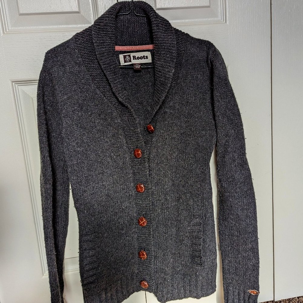 Vintage Women's Roots 100% LAMBSWOOL sweater